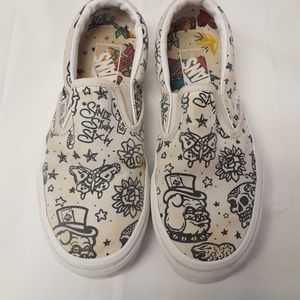 Vans slides. Men or woman slides. Skeleton,  graffiti pattern